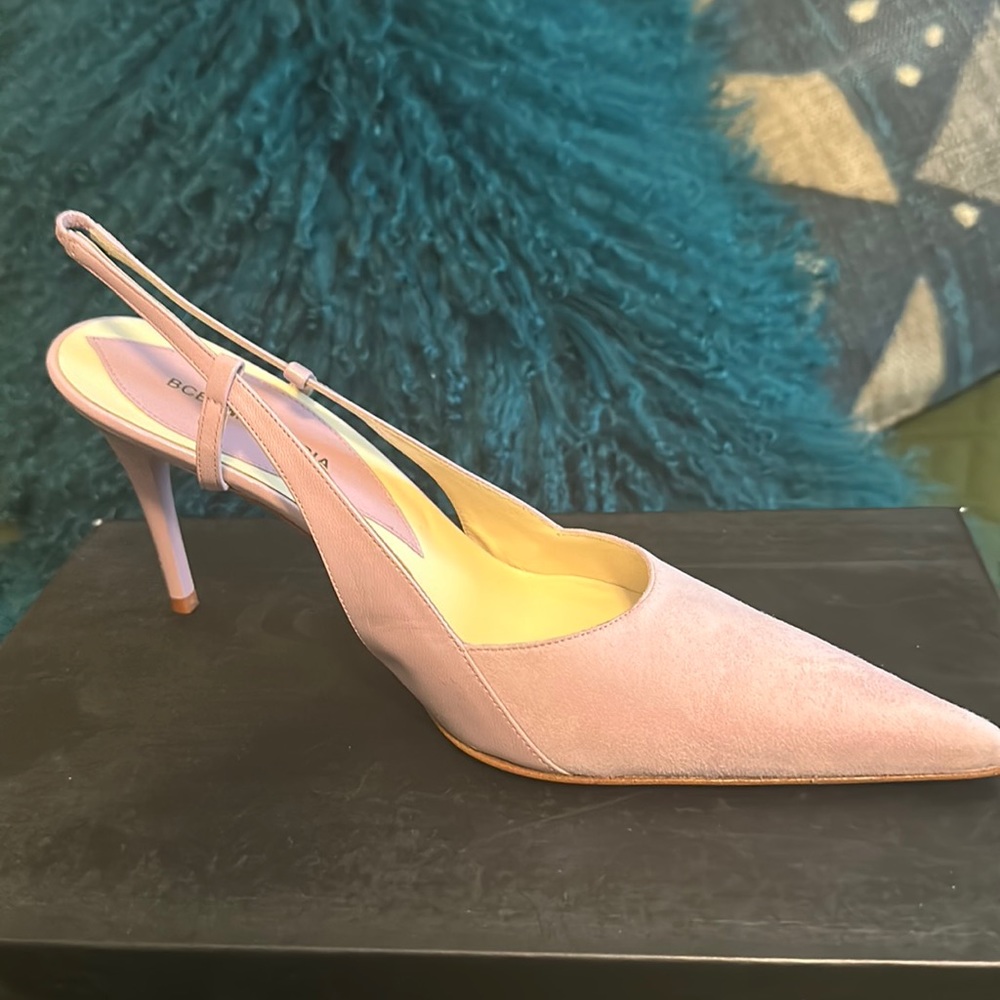 Limited Edition BCBG Maxazria pumps in suede lavender. Pointed sexy!! NEVER WORN